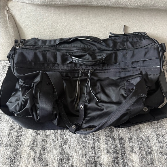 lululemon bag gym Duffle The Shop at Equinox Discover the limited edition Lululemon Small Reusable Tote Carryall Gym Bag at Ubuy Italy lululemon athletica Black Large Gym